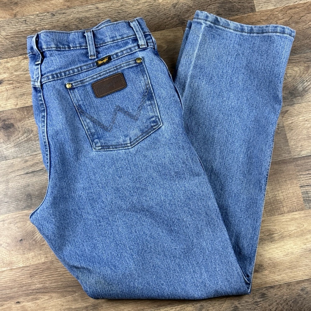 Wrangler Rock 47 Mens FITS 35x32 Straight Leg Distressed Thick Stitch Blue Jeans